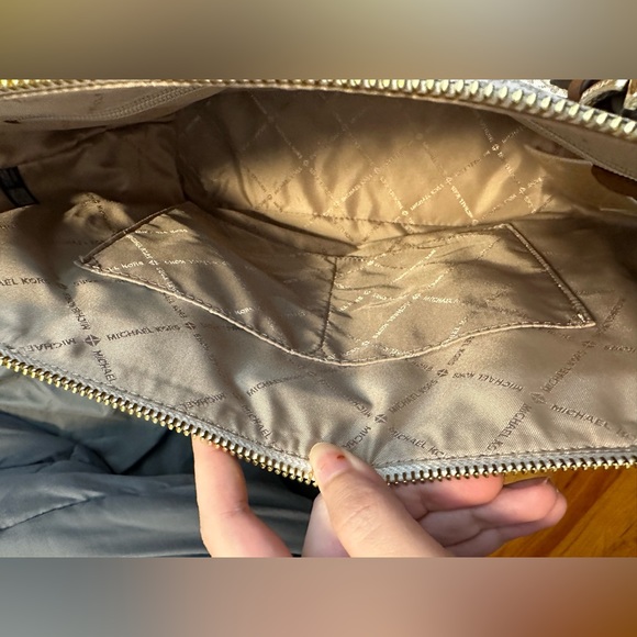 Michael Kors Charolette Top Zip Tote in Signature logo. - Picture 3 of 9